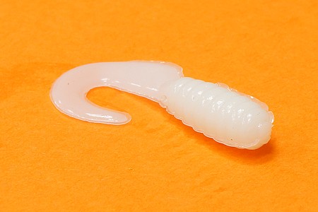 Мягкая приманка Big Bite Baits Curl Tail Grub 1-03 White