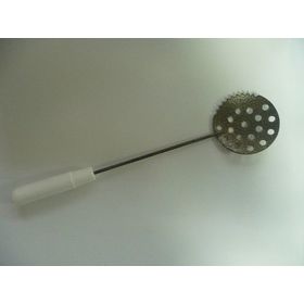 Черпак рыболовный зубчатый с пенопластовой ручкой ,окрашенный(ф90х300,б=1,5)