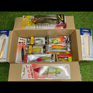 Распаковка рыболовной посылки с воблерами и силиконом по заказу Fmagazin